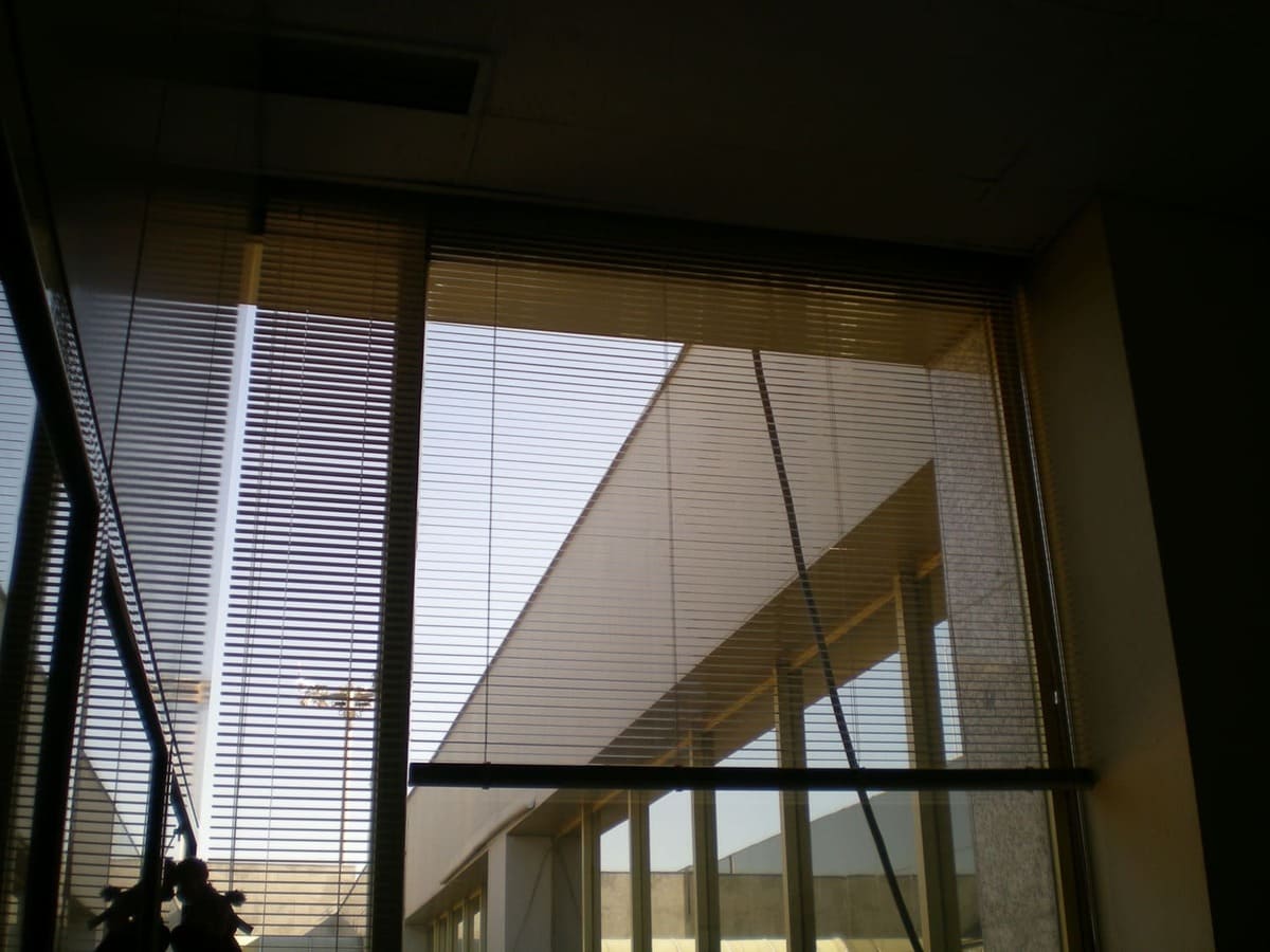 cortinas venecianas para oficinas